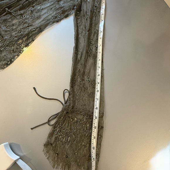 Mango Lace Appliqué Top Size 6 NWT Light/Pastel Grey - Picture 9 of 10